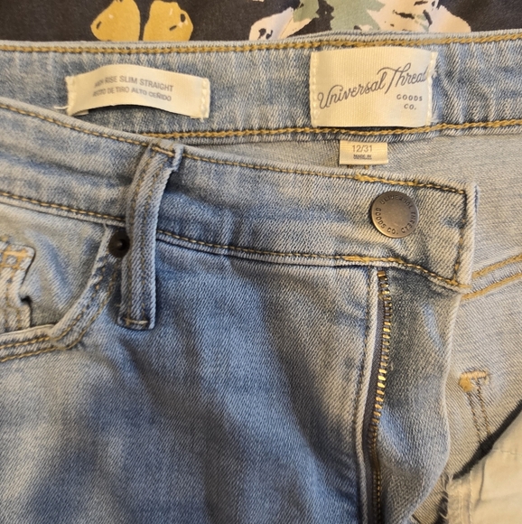 Universal Thread Straight Jean - Picture 3 of 3